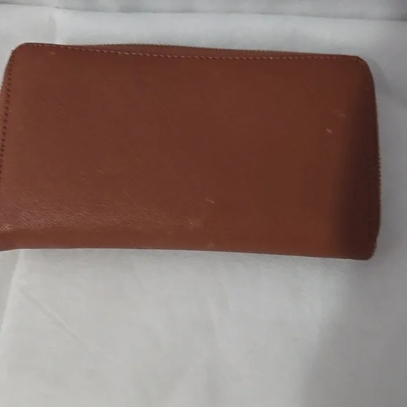 Steve Madden Tan Wallet with Gold Detail - Picture 4 of 9